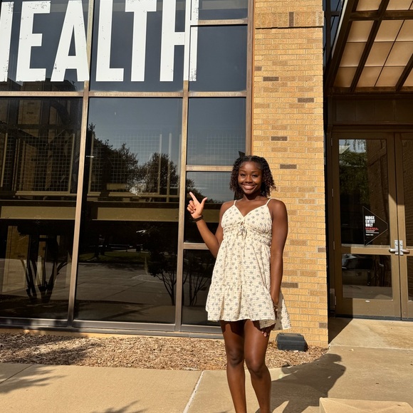 Meet your Posher, Dorian - Picture 2 of 2